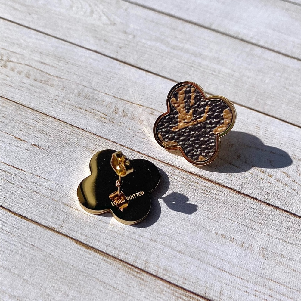 Brown Clover Earrings